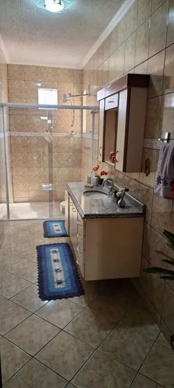 Imagem Imperdível Casa Comercial à Venda em Cidade], Bairro]: 3 Quartos, 1 Suíte, 1 Sala, 2 Banheiros, 5 Vagas, 256m²!