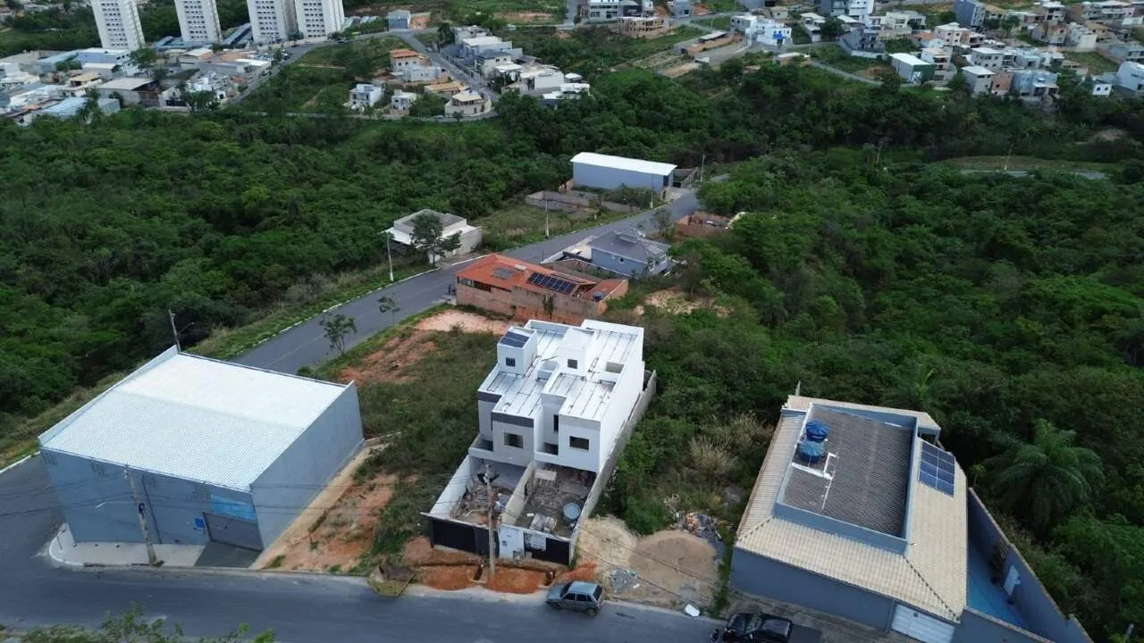 Imagem PLACA FOTOVOLTAICA FUNCIONANDO+3QUARTOS+SUÍTE+4VAGAS+ILUMINAÇÃO
