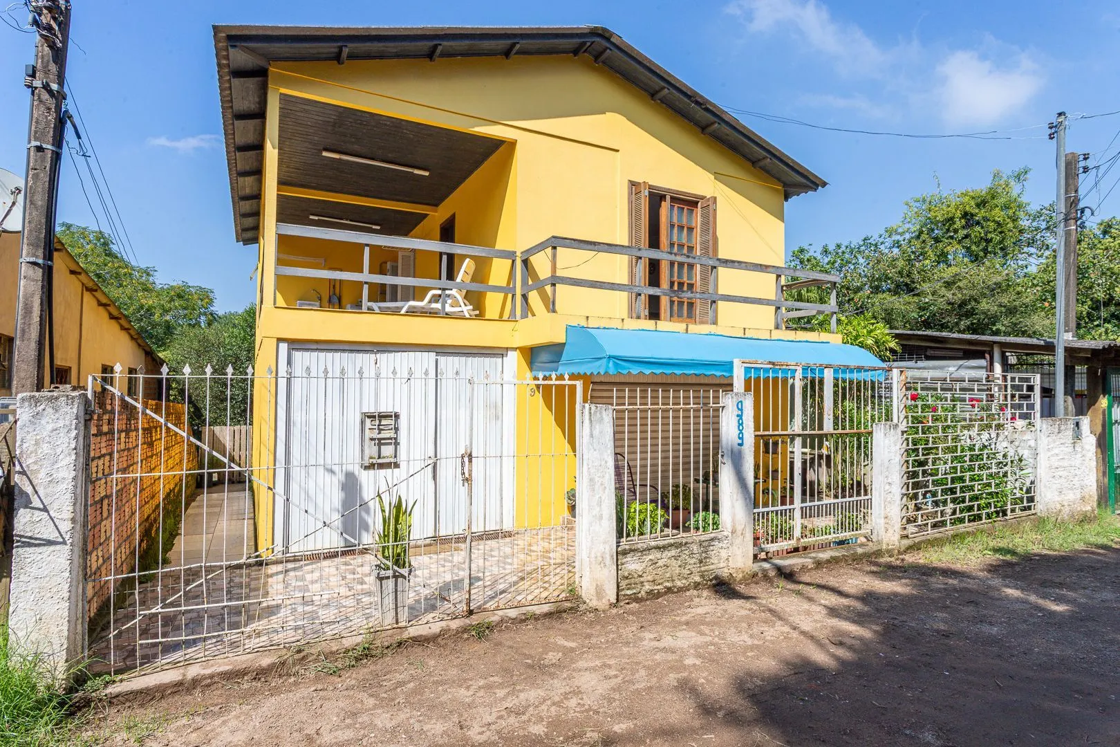 Imagem Casa sobrado em Viamão com loja e apartamento