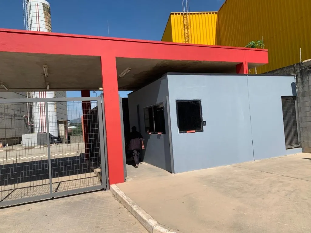 Imagem Galpão comercial para locação com 14 vagas de garagem e 1.385m² de área.