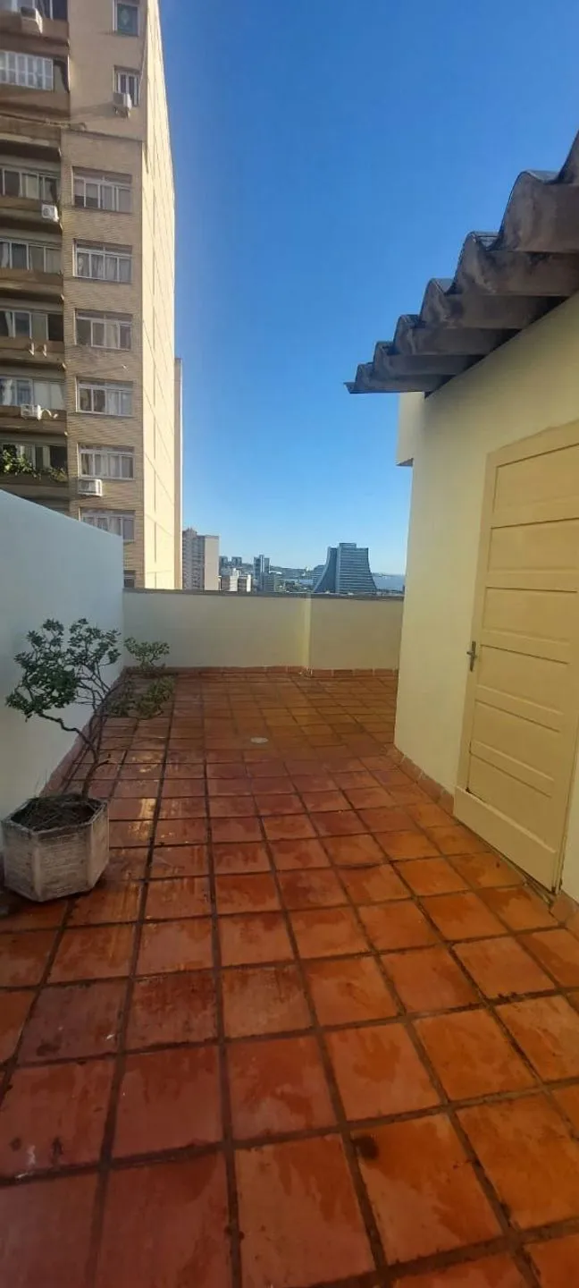 Imagem Cobertura com 2 quartos e 84m² à venda em Centro Histórico, Porto Alegre.