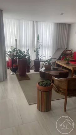 Imagem Viva de Frente Mar em Coqueiros, Conforto e Privacidade (3 dorm.2 suítes)