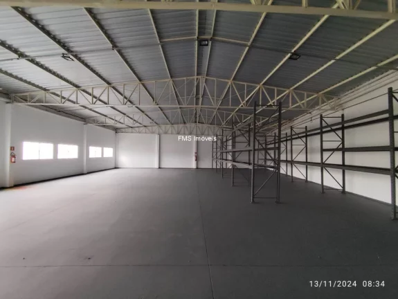 Imagem Galpão com 650m2 para locação em Barueri - SP.