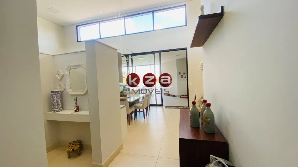 Imagem Casa de Luxo à Venda em Condomínio Exclusivo em Valinhos-SP: 3 quartos, 3 suítes, 3 salas, 5 banheiros, 2 vagas de garagem, 317m².