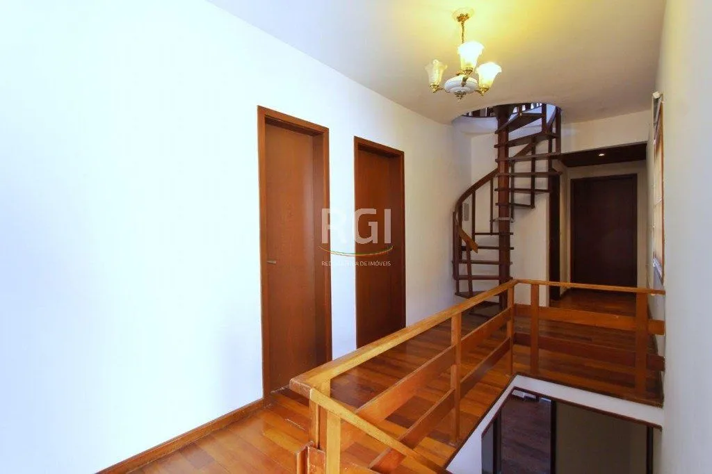 Imagem Casa para Venda - 185.29m², 4 dormitórios, sendo 2 suites, Teresópolis
