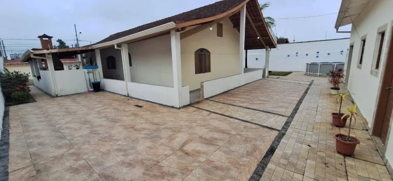 Imagem CASA TÉRREA EM 2 LOTES MAIS EDICULA