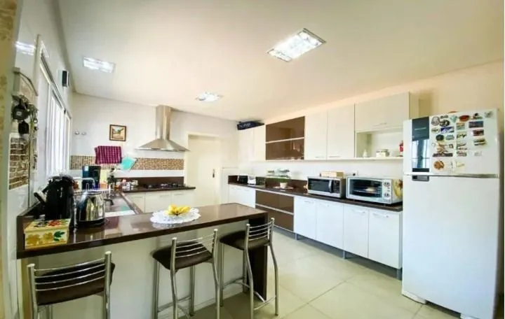 Imagem Sobrado 233m² 05 dormitórios, 04 vagas, no Bairro Moinhos de Vento em Canoas