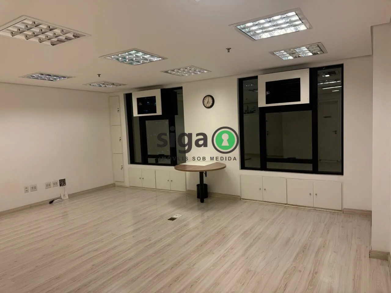 Foto do imóvel Sala Comercial à Venda no Brooklin - Andar Alto e Vista Privilegiada !