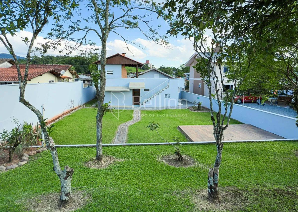 Imagem Casa com amplo terreno e área de festa no Bairro Nações, em Timbó