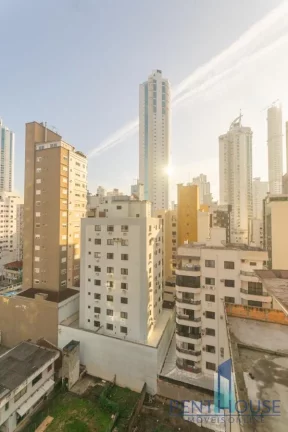 Imagem Apartamento Quadra Mar para Venda em Balneário Camboriú, CENTRO, 3 dormitórios, 1 suíte, 2 banheiros, 1 vaga