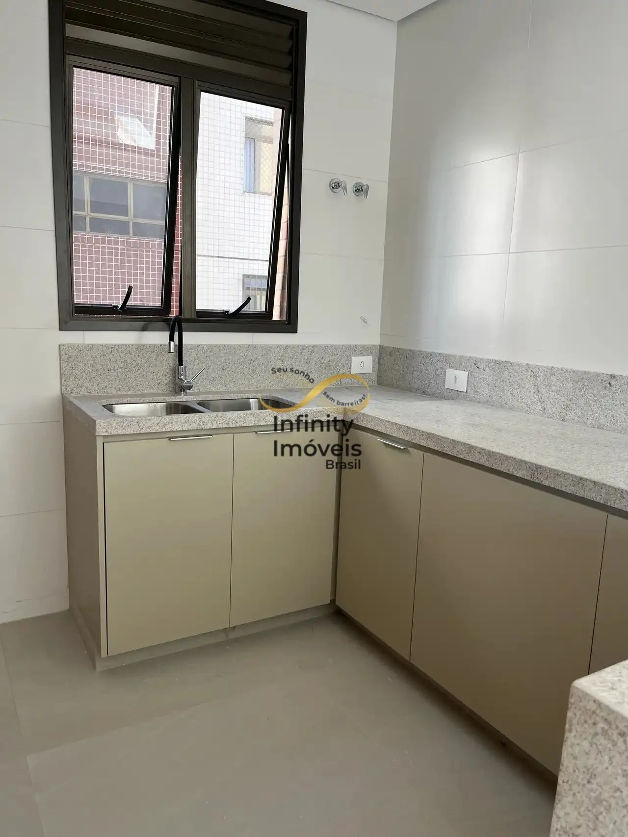 Imagem TERRARO - Apartamento à venda no bairro Santo Antônio - Belo Horizonte/MG