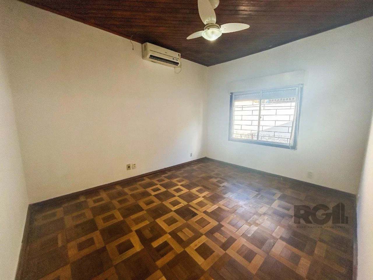 Imagem Casa 03 quartos, peças amplas, 03 dormitórios, salão de festas -3 vagas - Cavalhada
