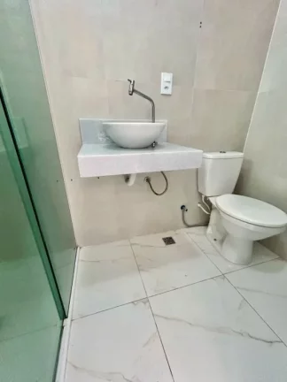 Imagem Apartamento aconchegante com 2 quartos, 2 suítes e localização estratégica, a 200 metros da praia, á venda na Imobiliaria Consulte Imoveis.