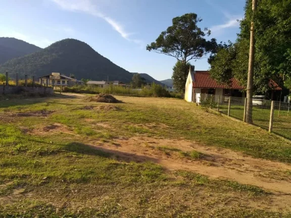 Imagem Terreno à venda em Garopaba-SC, bairro Areias de Macacu com 422m² de área. Invista agora!