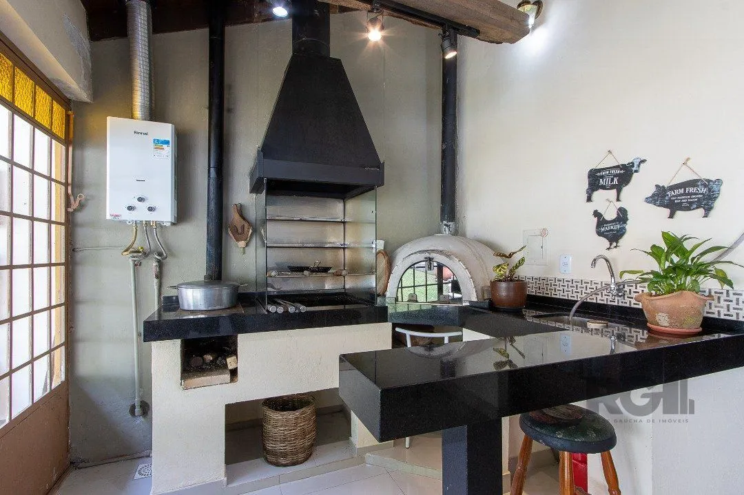 Imagem Casa para Venda - 300m², 3 dormitórios, sendo 1 suites, 4 vagas - Nonoai