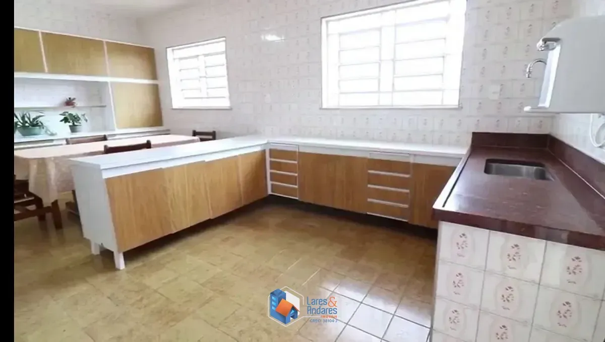 Imagem Casa para venda em Parque Peruche com 4 quartos, sendo 1 suíte, 228m²
