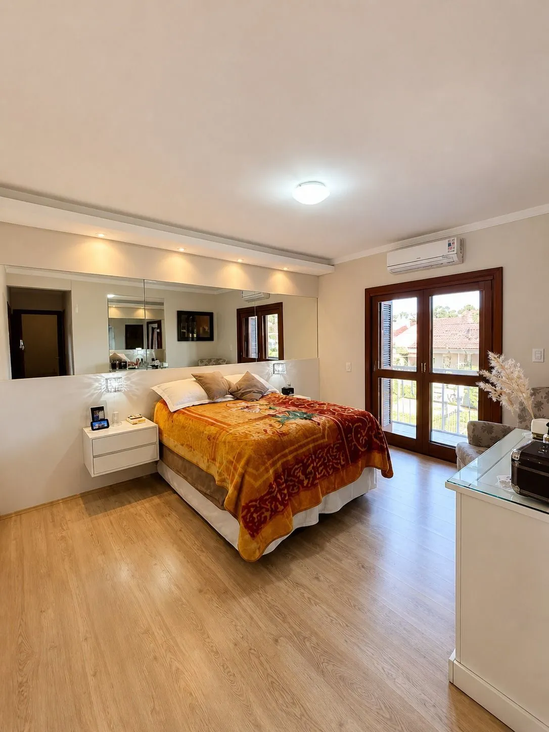 Imagem Luxuosa Residência no Cantegril | 4 Dormitórios, 3 Suítes, 273m² e 8 Vagas