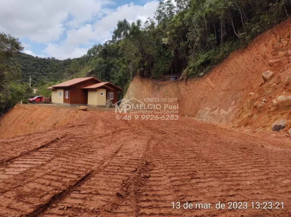Imagem Sítio a VENDA, com casa a beira de riacho, em Nova Trento Distância da cidade de 13Km, de fácil acesso. De área com 5.000m² com escritura,