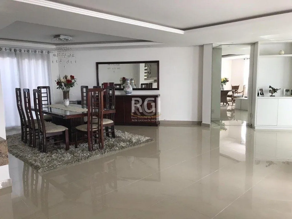 Imagem Casa para Venda - 319.25m², 6 dormitórios, sendo 4 suites, 3 vagas - Jardim Floresta