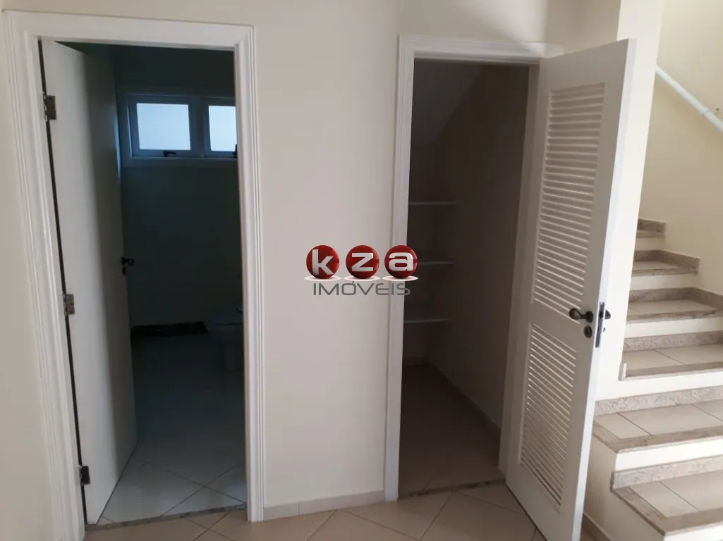 Imagem Casa de 3 quartos no Condomínio Terras do Caribe, em Valinhos-SP: 3 salas, 1 suíte, 4 vagas de garagem e 218m² de área.