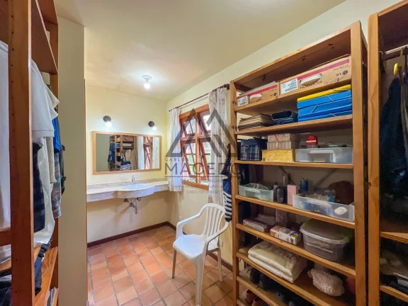 Imagem Casa típica da Granja Viana, em condomínio com mata Atlântica predominante. Propriedade exclusiva...