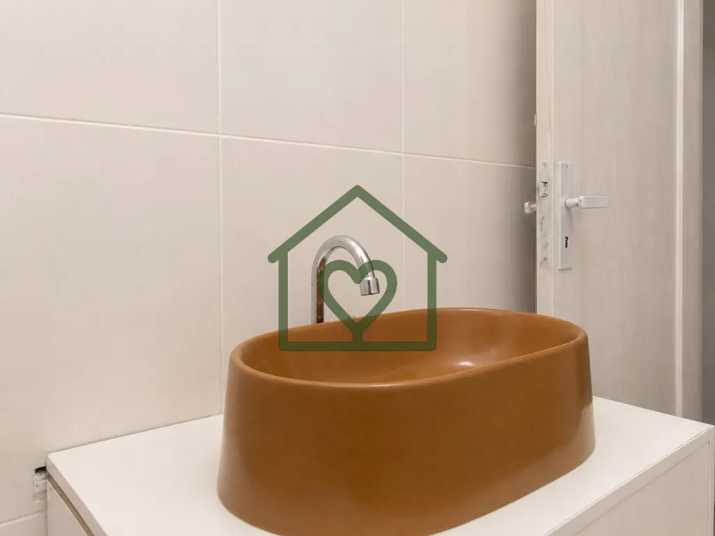 Imagem Apartamento de 1 dormitório, com 34 m², localizado no 3º andar, em prédio com 2 elevadores e por...
