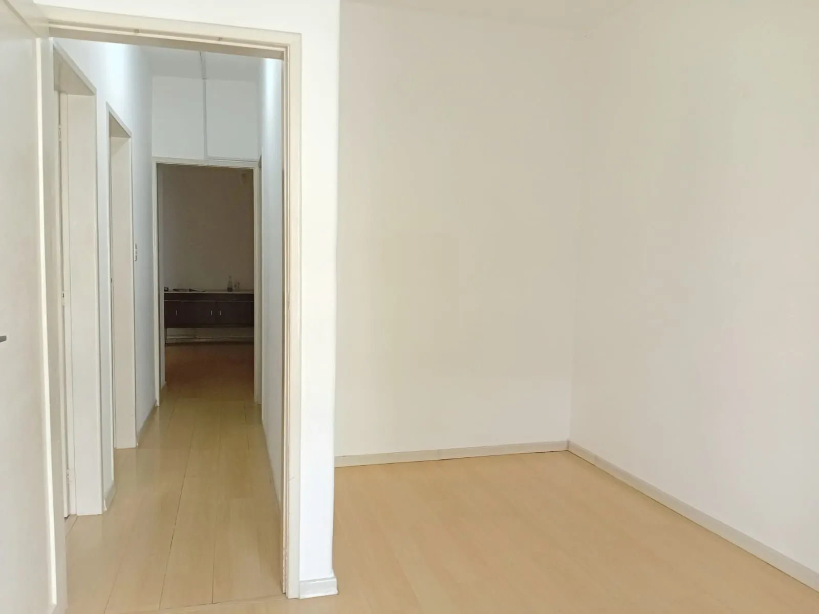 Imagem Apartamento 3 dormitórios, frente, sacada no bairro Santana - Porto Alegre - RS