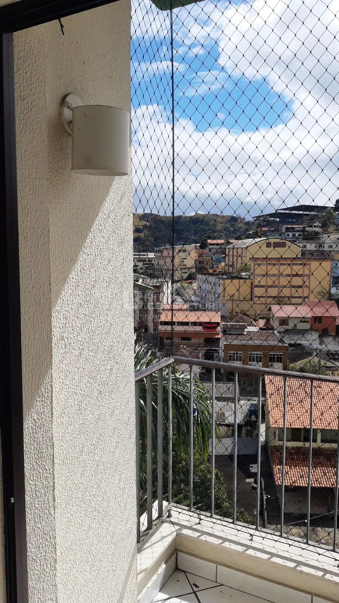 Imagem Vendo Apartamento com 2 Quartos, Varanda e Vaga, 60m² no Condomínio Central Park em Barro Vermelho, São Gonçalo/RJ