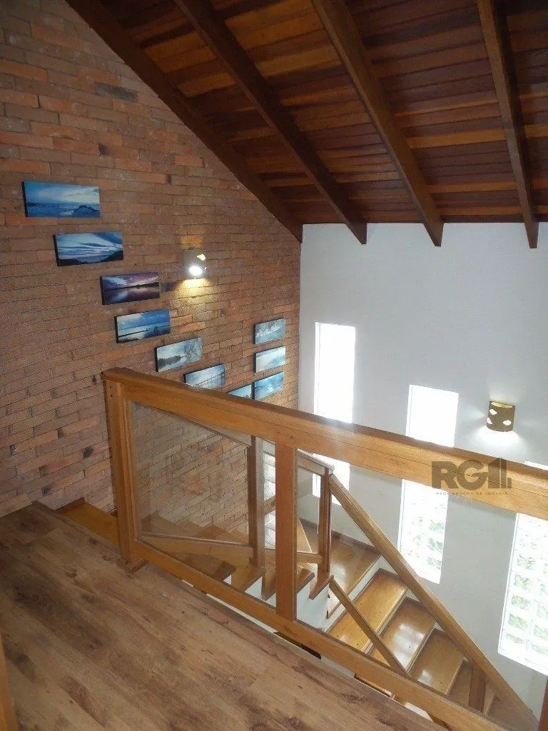 Imagem Excelente casa em condomínio com 3 dormitórios e 4 vagas.