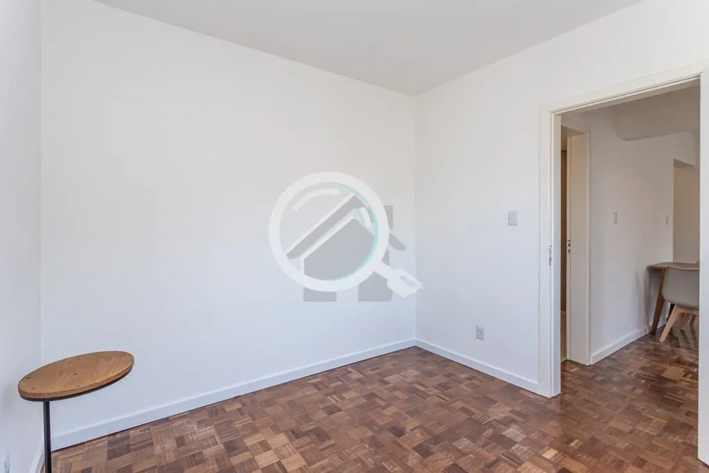 Imagem Apartamento de 1 Dormitório REFORMADO e semi mobiliado no bairro Petrópolis. Andar alto, 40,5m2 de...
