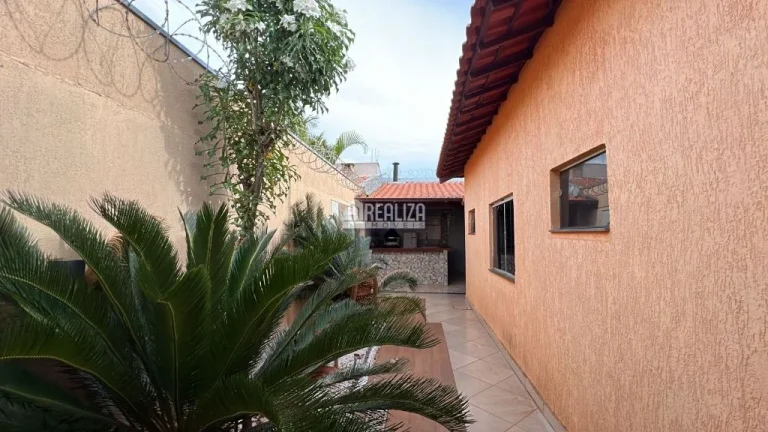 Imagem Casa de 4 dormitórios para alugar em Uberaba - Bairro Grande Horizonte