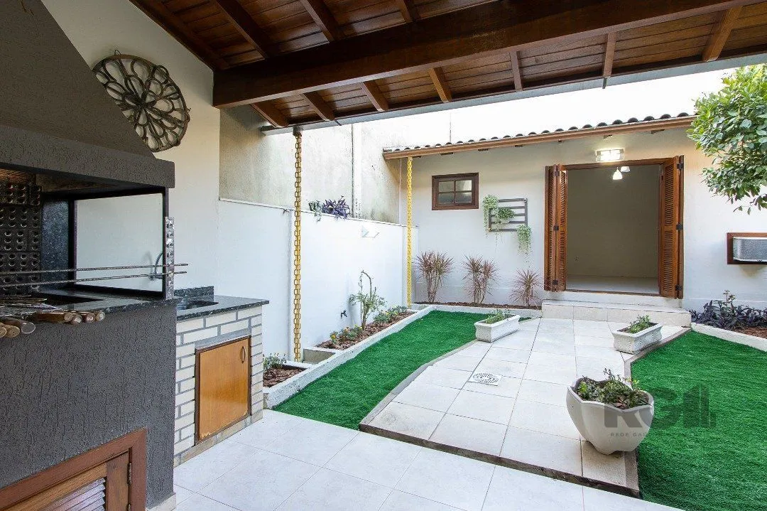 Imagem Casa para Venda - 300m², 5 dormitórios, sendo 1 suites, 4 vagas - Portal do Guarujá