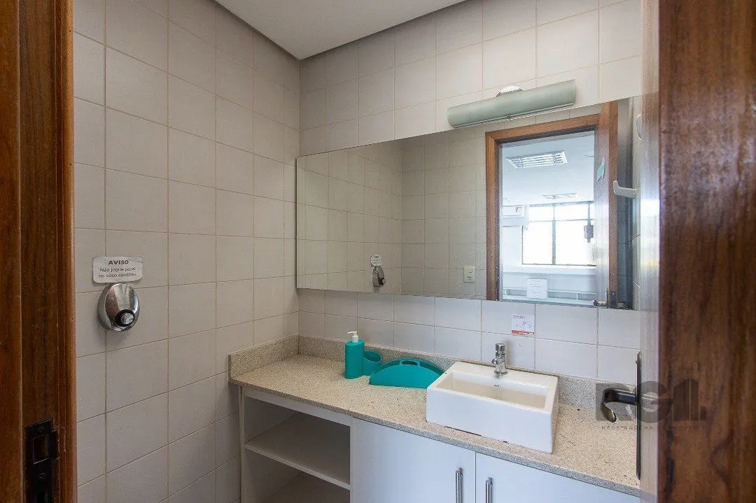 Imagem SALA COMERCIAL BAIRRO MENINO DEUS - 82m² DE ÁREA PRIVATIVA, 1 VAGA