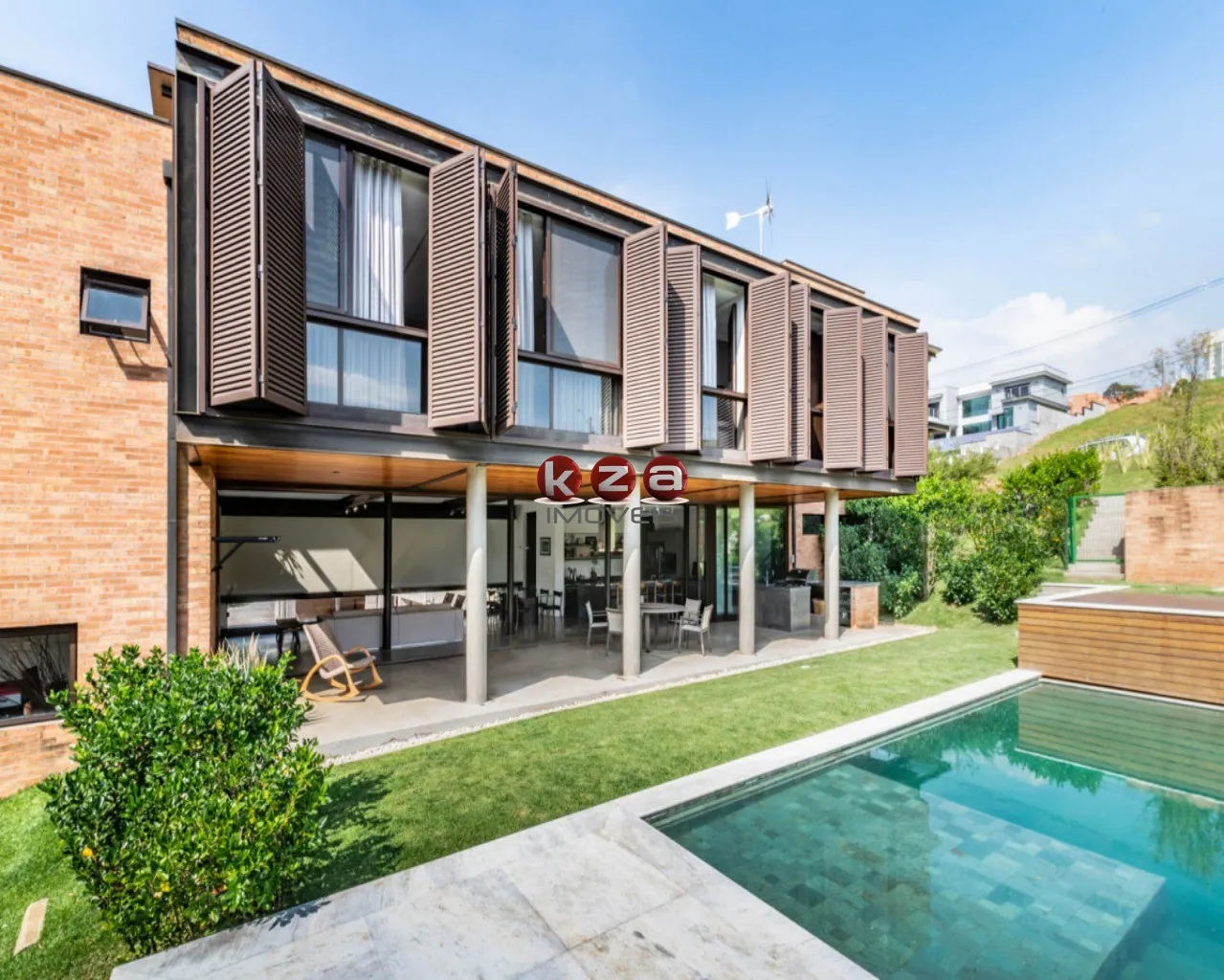 Foto do imóvel Casa de Luxo à Venda em Valinhos-SP, Condomínio Villa Lombarda: 6 Quartos, 5 Suítes, 3 Salas, 7 Banheiros, 504m² - Imperdível!