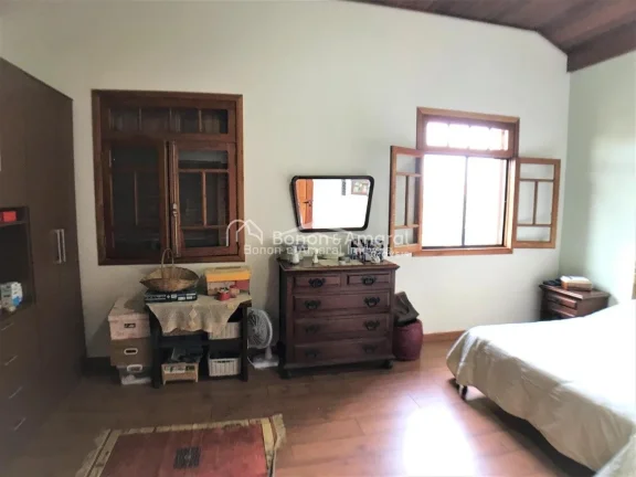 Imagem Esta encantadora casa localizada em Sousas, uma das áreas mais aprazíveis de Campinas, tem tudo qu...
