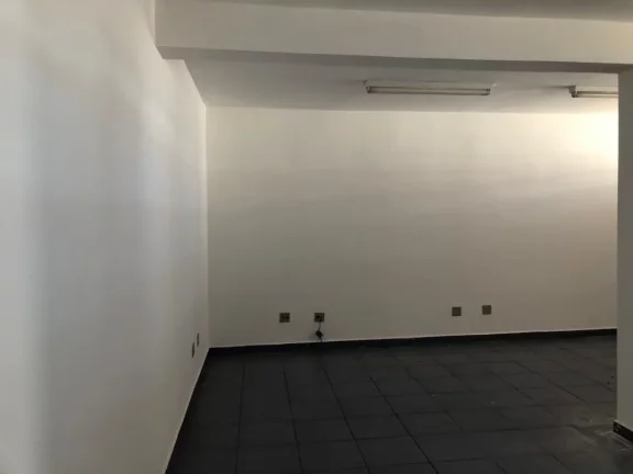 Imagem Barracão com 3 salas na Vila Engler