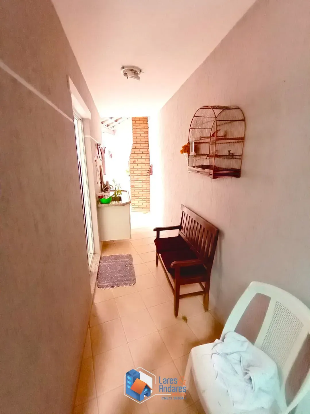 Imagem SOBRADO EM COND. COM 180M² COM 3 DORMS SENDO 1 SUÍTE, AMPLO ESPAÇO COM CHURRASQUEIRA, PLANEJADO NA COZINHA E SUÍTE, 2 VAGAS - SANTA TERESINHA