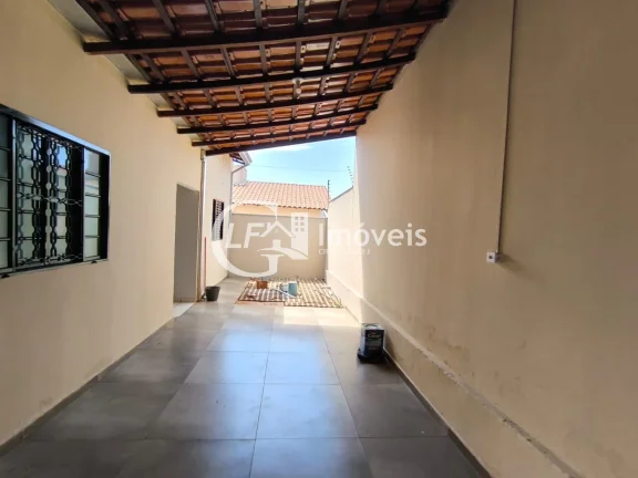 Imagem Casa para locação em Campo Grande-MS, no Jardim Colúmbia: 2 quartos, 1 sala, 1 banheiro e 3 vagas de garagem!