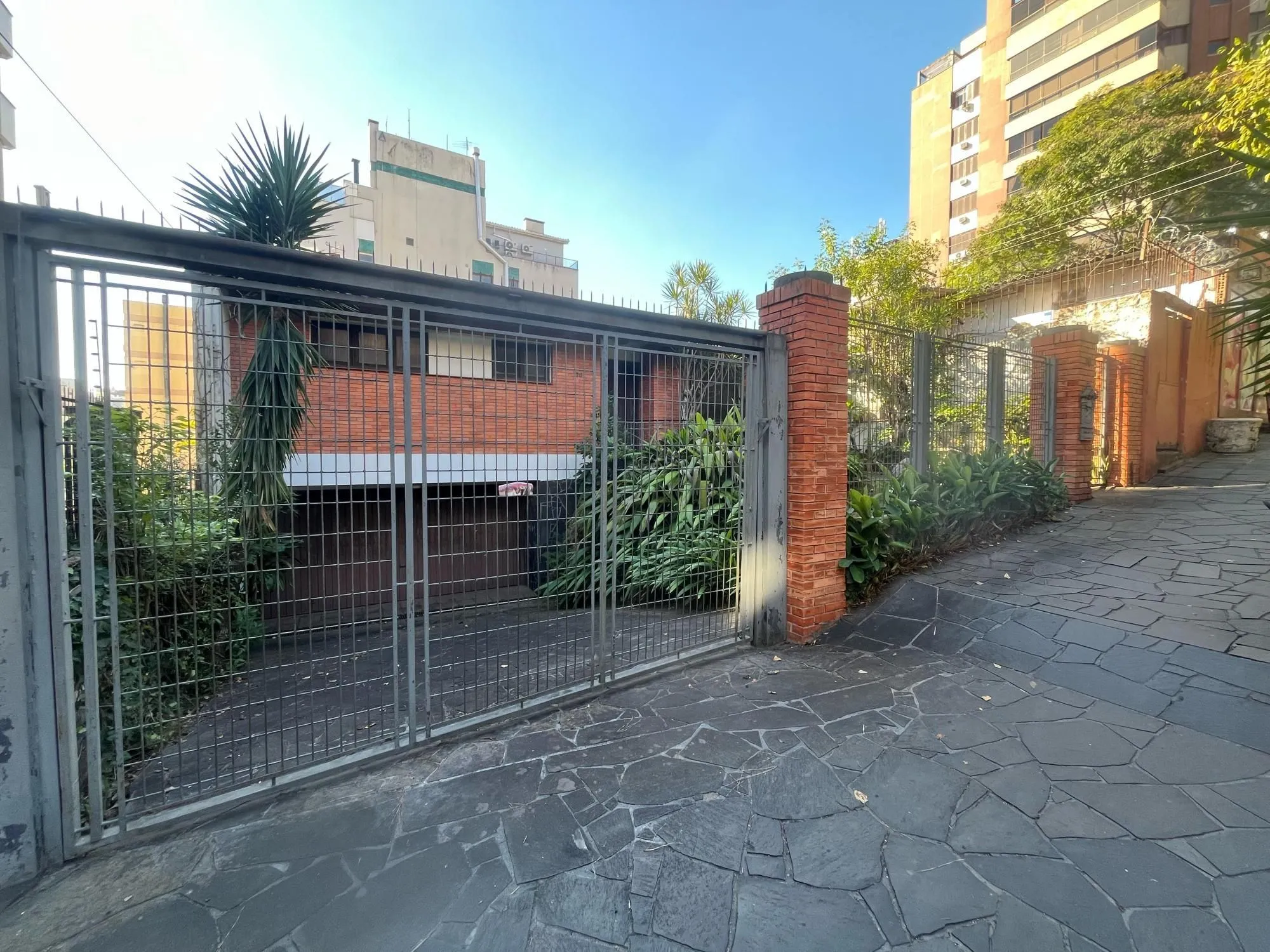 Imagem Casa de 3 quartos, suíte e 2 vagas de garagem bairro Auxiliadora em Porto Alegre