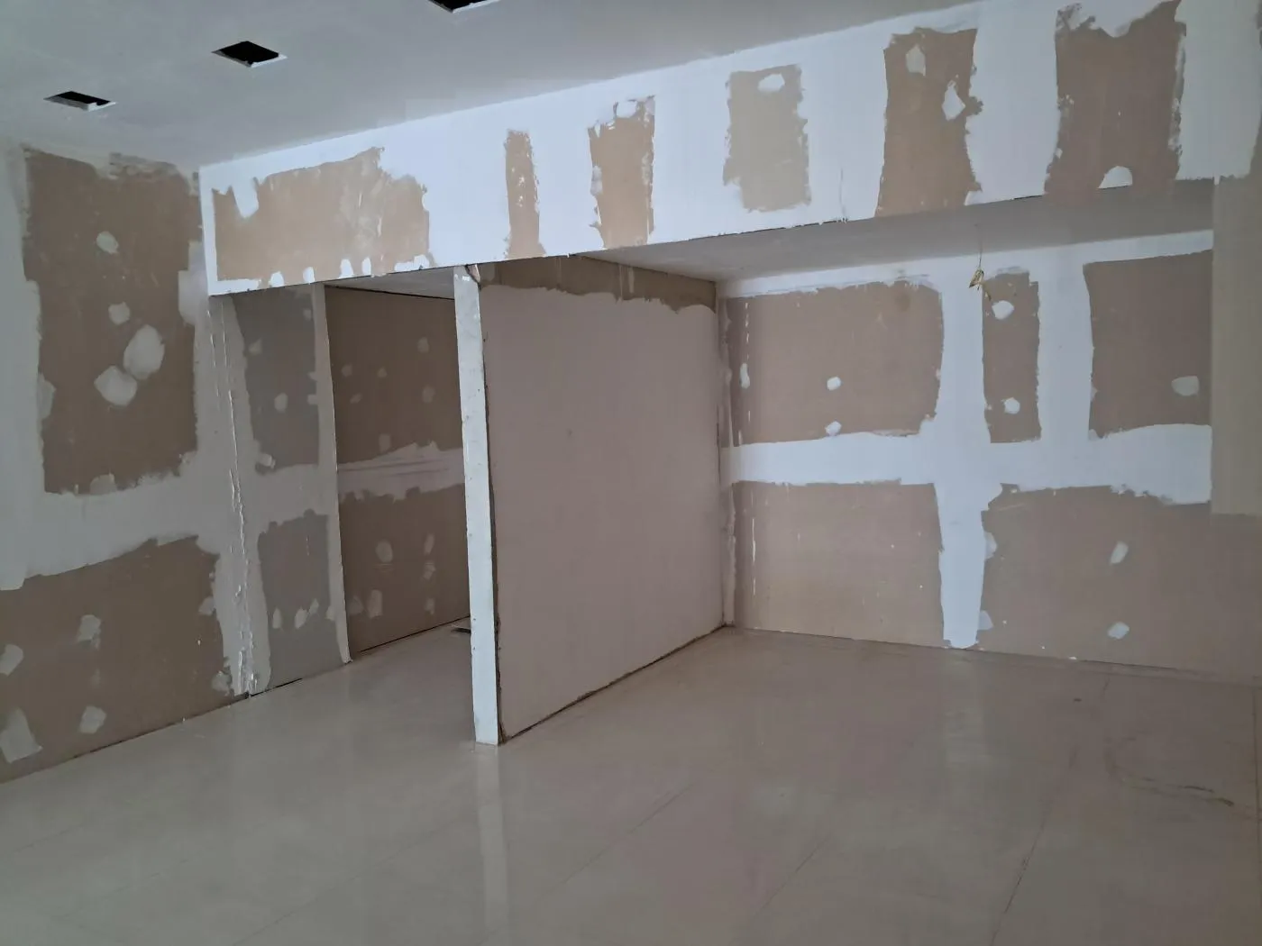 Imagem Loja Comercial para Locação em Rio de Janeiro, Campo Grande, 2 banheiros, 1 vaga
