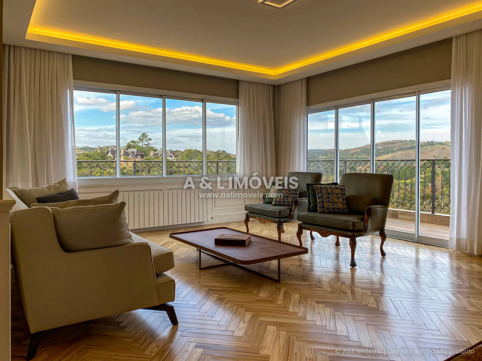 Imagem Casa de Luxo | Alto do Capivari | 793 m² | SPA e Casa de Hóspedes