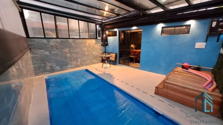 Imagem Triplex com piscina padrão, em região privilegiada, 900mtrs parque BACACHERI em Curitiba PR