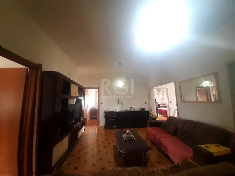 Imagem Casa para Venda - 243m², 3 dormitórios, 5 vagas - Medianeira