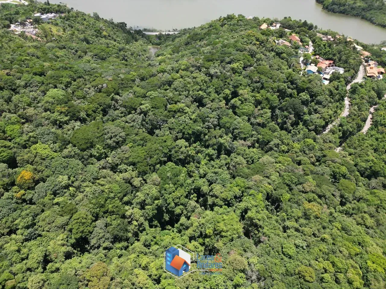 Imagem TERRENO EM CONDOMÍNIO À VENDA, EM ÁREA NOBRE COM 31372,70M², COM ÁGUA, ENERGIA ELÉTRICA, NA SERRA DA CANTAREIRA, MAIRIPORÃ - SP.
