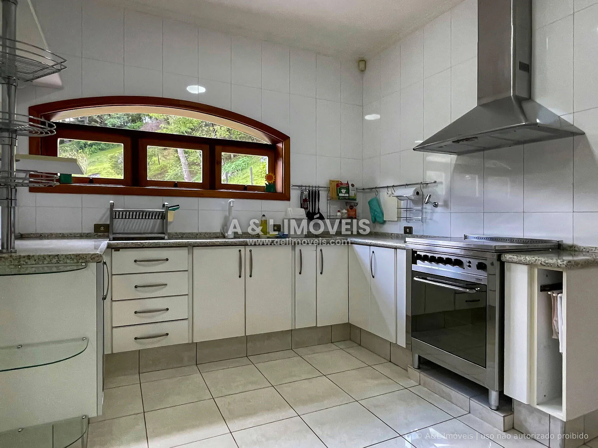 Imagem Casa em Campos do Jordão | Alto do Capivari | 4 Suítes, Lareira e Vista