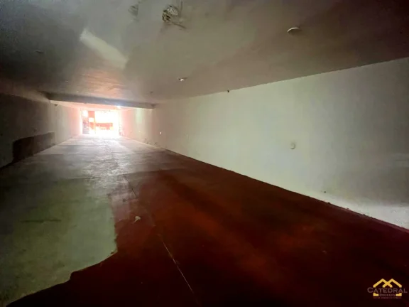 Imagem Salão comercial com casa de 2 dormitórios (1 suíte) 25 vagas - Jundiaí/SP