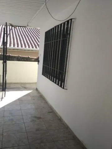 Imagem LOCAÇÃO DE CASA NO JARDIM PLANALTO, EM ARUJÁ/SP, 160m² com 03 dormitórios, suíte, sala, varanda, cozinha e garagem coberta para 01 auto. CONSULTE-NOS.
