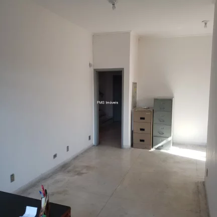 Imagem Casa Comercial para Locação: 8 salas, 2 banheiros, 4 vagas de garagem, 500m² na melhor localização do Campo Limpo, São Paulo-SP.