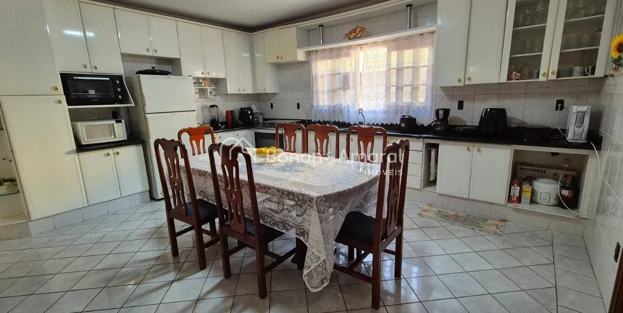 Imagem Casa Térrea com 4 Quartos, 330 m² no San Conrado