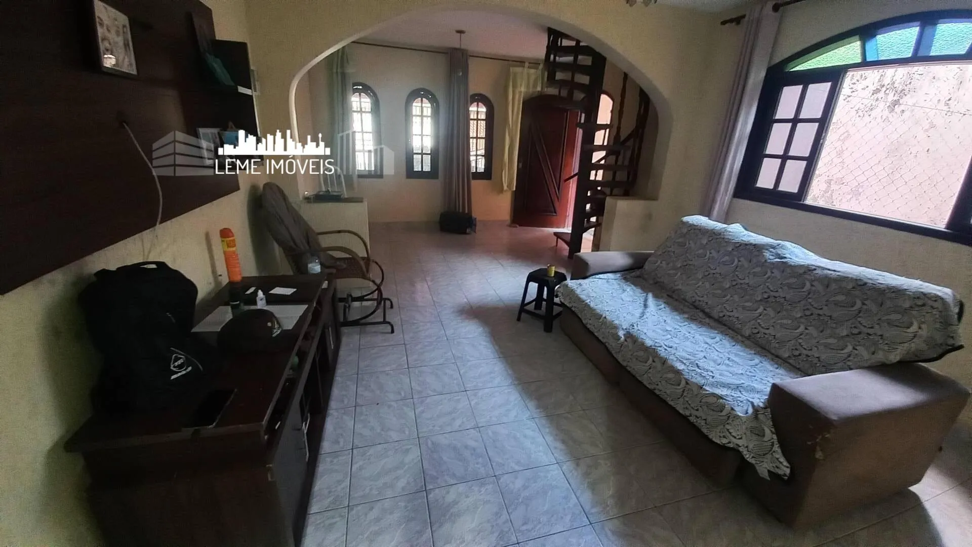 Imagem SOBRADO AMPLO ACEITA FINANCIAMENTO HABITACIONAL E UTILIZAÇÃO DO FGTS.